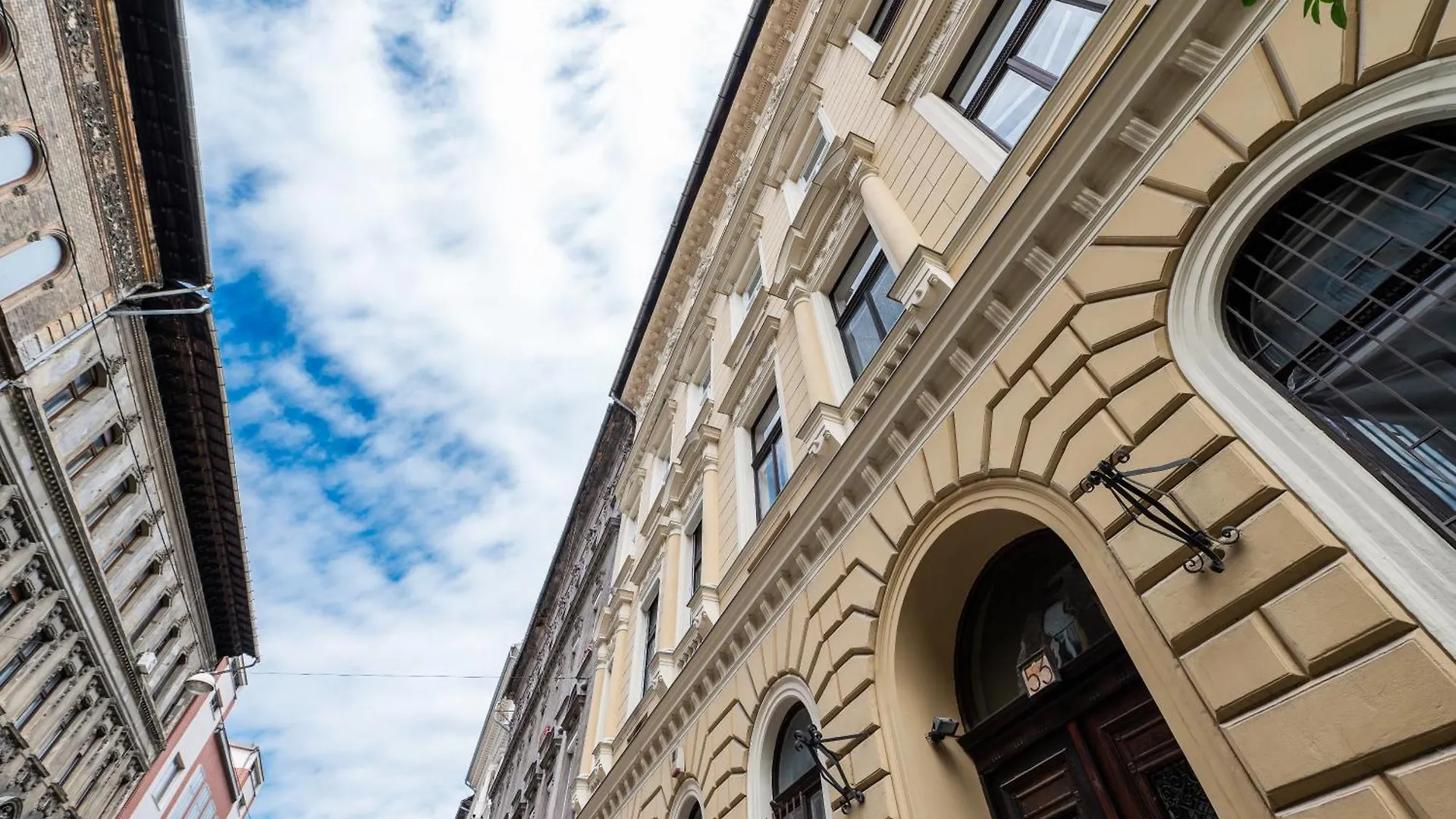 V531 Elitehost Voeroesmarty Apartment Budapest